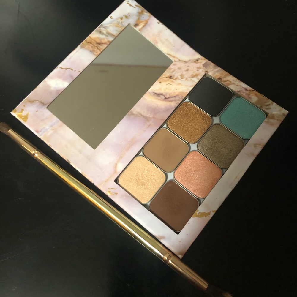 Maskcara eyeshadow and brush